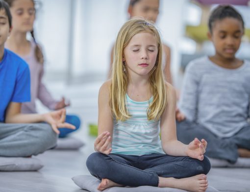 O que você sabe sobre meditação na escola? Confira!