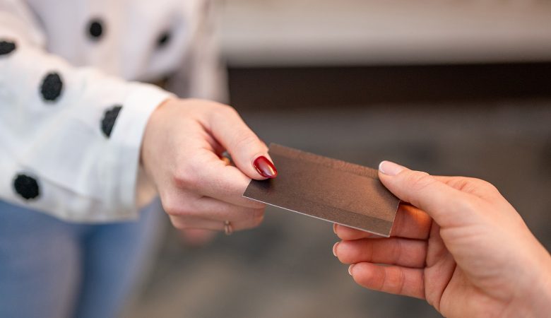 Como definir o tamanho do cartão de visita e qual sua importância? Descubra!